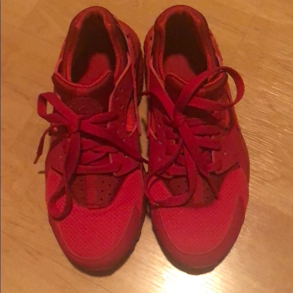 Red huaraches!!! ONLY WORN ONCE💙 unisex shoes